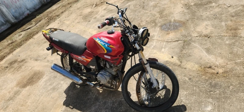 Yamaha YBR 125E 125E 2005 Gasolina em Itaberaba - Bahia