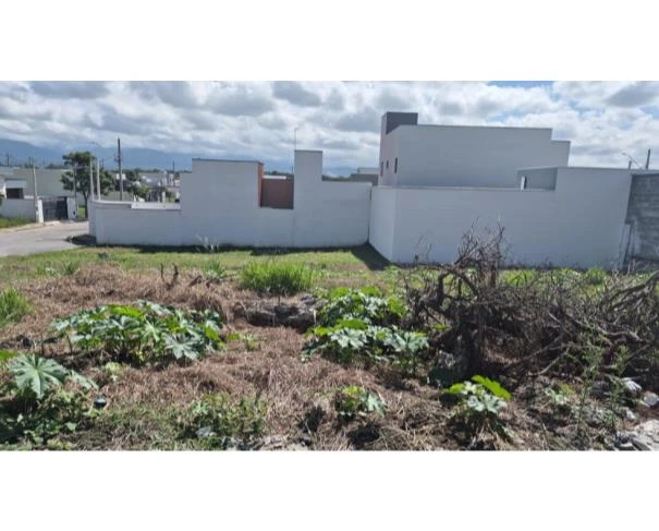 Terreno no Lote 20, Quadra A, Loteamento Santa Clara em Pindamonhangaba/SP em Pindamonhangaba - São Paulo