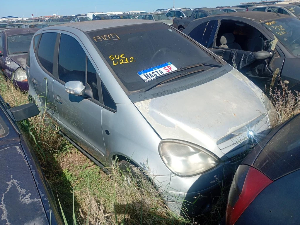 Mercedes-Benz A 190 A 190 2003/2004 Prata Sucata em Casa Branca - São Paulo
