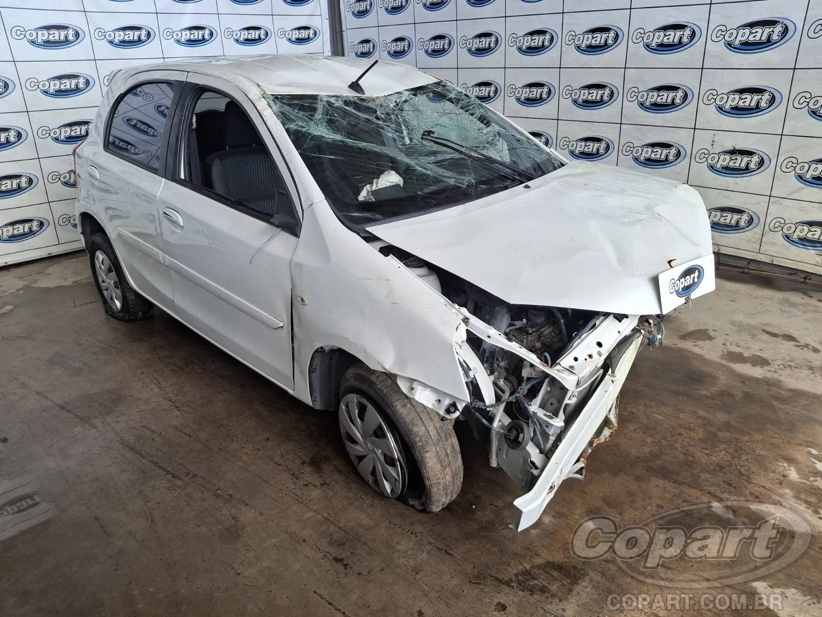 Toyota Etios XS 2018 1.5 Automático em Candeias - Bahia