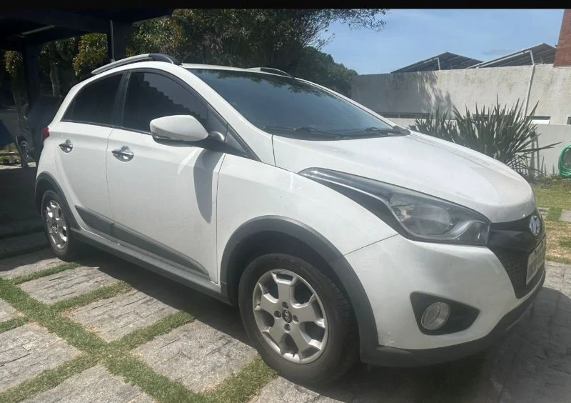 Hyundai HB20X 1.6A PREMI 2014/2015 em Florianópolis - Santa Catarina