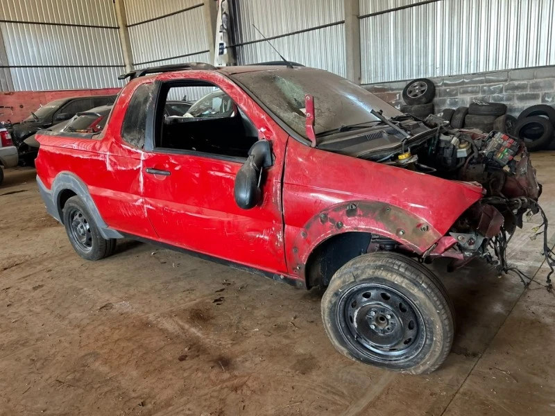 Fiat Strada Sucata com Chassi Recortado em Xaxim - Santa Catarina