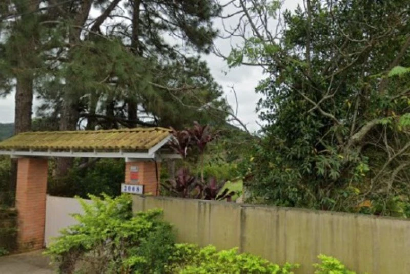 Terreno com 4 unidades habitacionais em Canasvieiras em Florianópolis - Santa Catarina