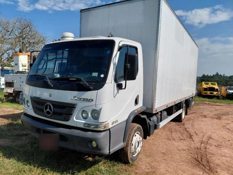 Mercedes-Benz Accelo 815 2018 4x2 Baú em Alvorada - Rio Grande do Sul
