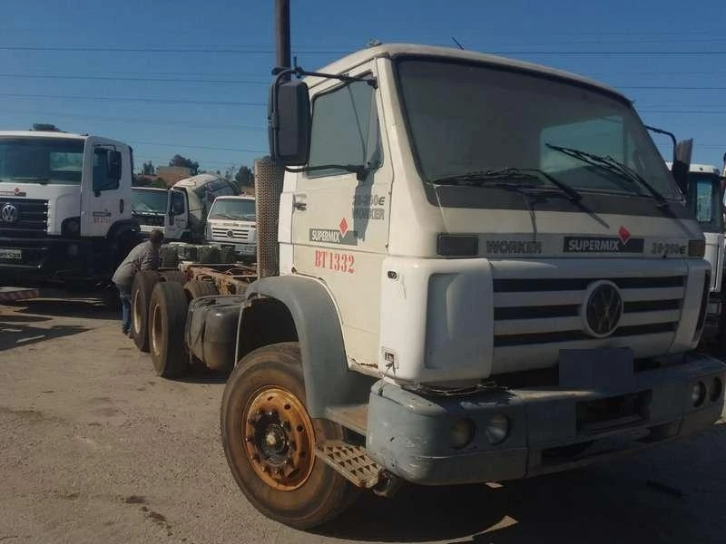 Volkswagen 26.22 2005 26.22 Caminhão Diesel 6x4 em Curitiba - Paraná
