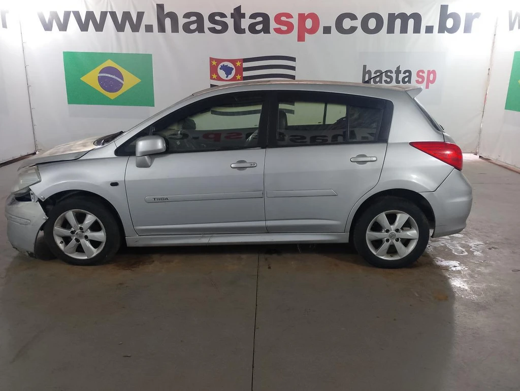 Nissan Tiida 18SL 2011 2012 1.8 Automático em Casa Branca - São Paulo