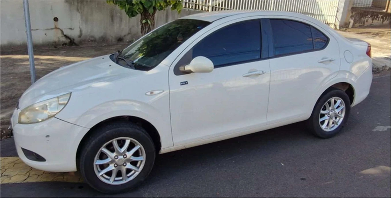 JAC J3 Turin Turin 2011 Sedan em Umuarama - Paraná