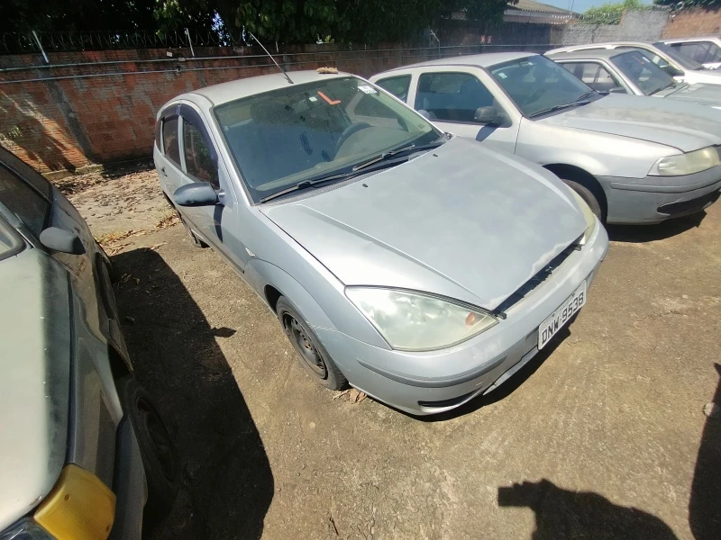 Ford Focus Sedã Prata Conservado em Marília - São Paulo