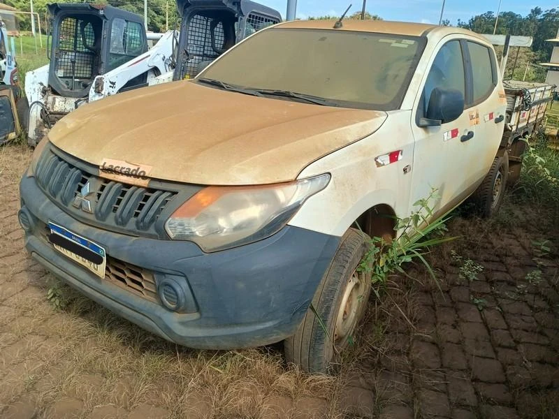 Mitsubishi L200 L200 Triton SPO GL 2.4 4x4 em Araxá - Minas Gerais