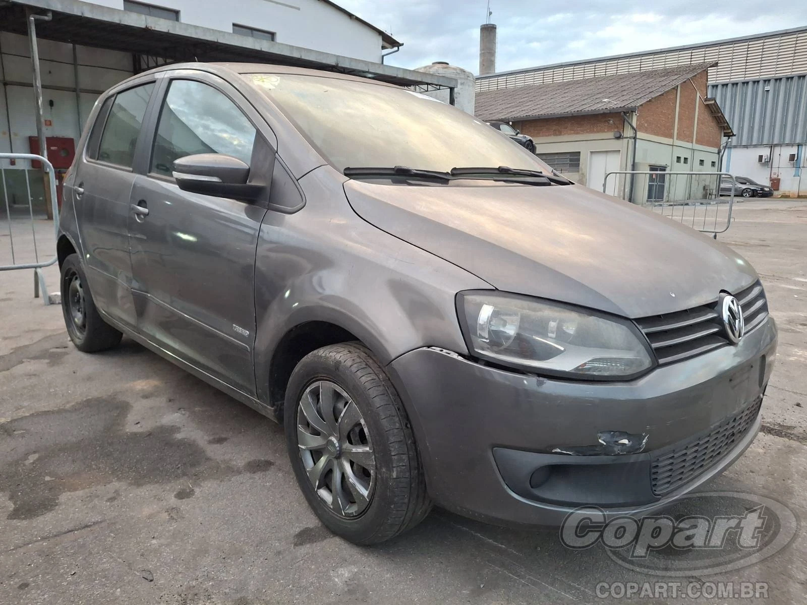 Volkswagen Fox 1.0 Total Flex 2014 em São Paulo