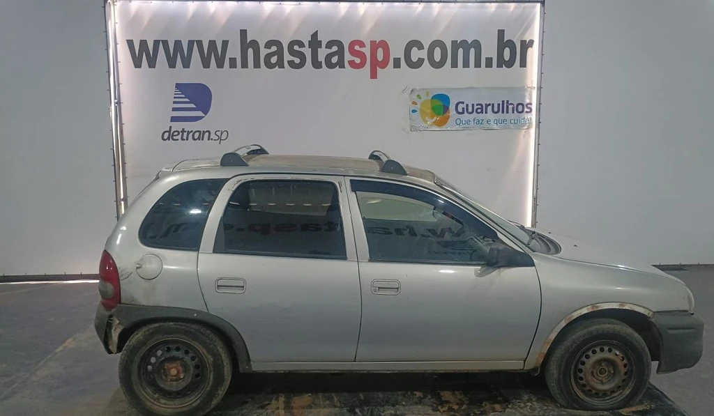 Chevrolet Corsa Wind 1997/1998 Prata em Casa Branca - São Paulo