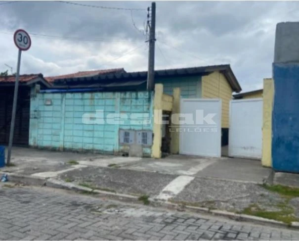 Terreno com 3 Casas em São Sebastião/SP em São Sebastião - São Paulo