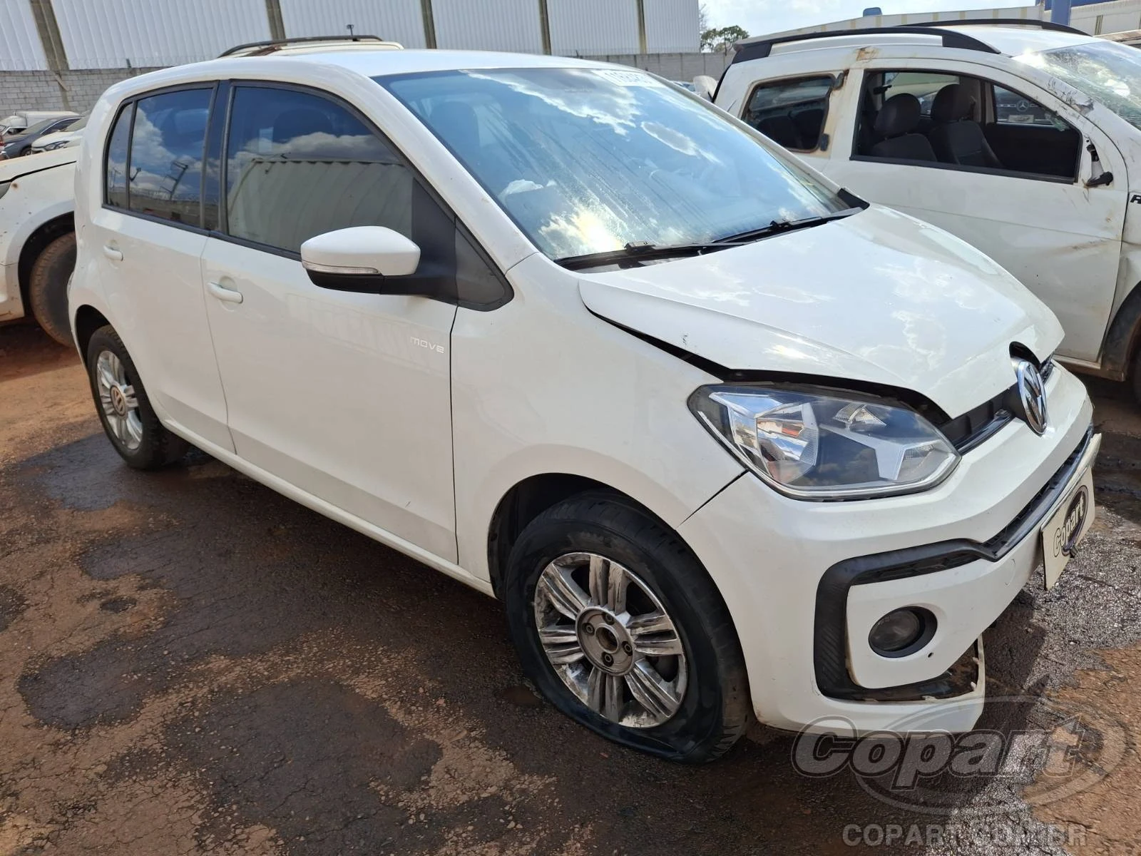 Volkswagen Up 1.0 2018 Automático com Dano Frontal em Aparecida De Goiânia - Goiás