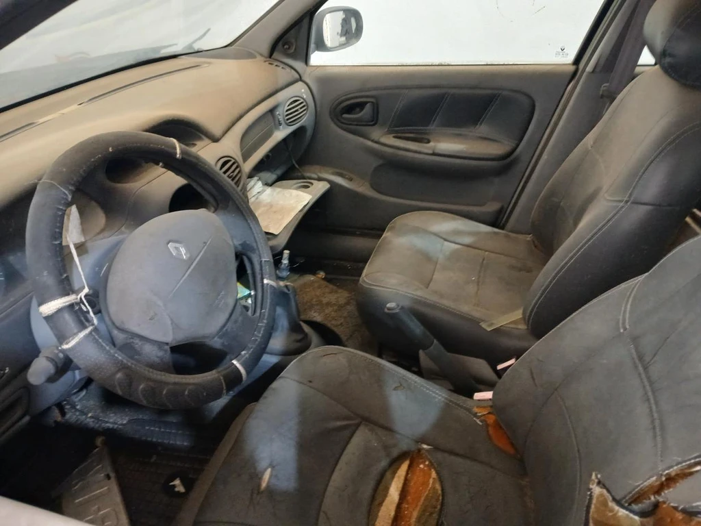Renault Megane 2000 Prata em Porto Feliz - São Paulo