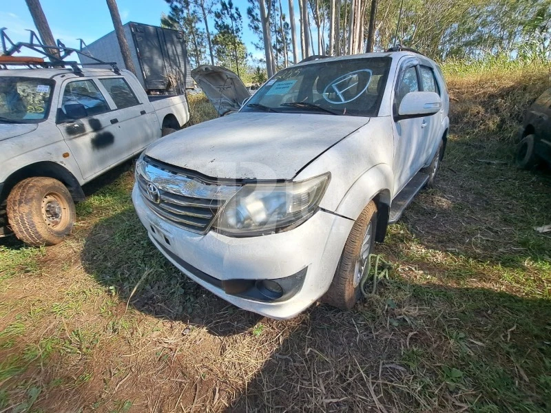 Toyota Hilux SW4 SR 4x2 em Mogi Das Cruzes - São Paulo