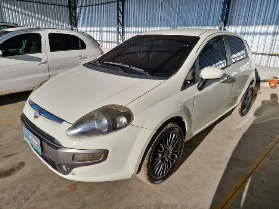 Fiat Punto Essence 2015 1.6 Flex Manual em Suzano - São Paulo