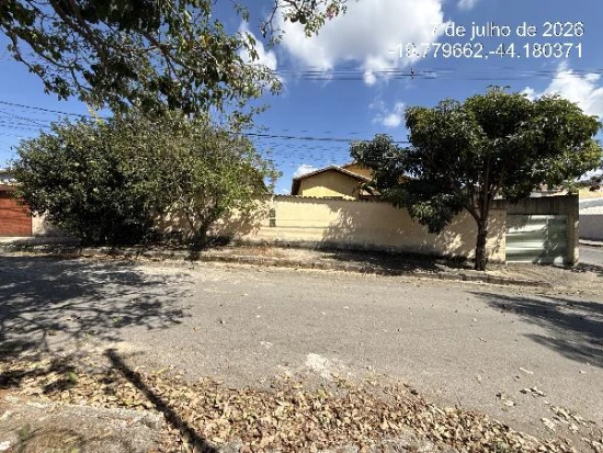 Casa com 2 Quartos e 2 Vagas em Esmeraldas/MG em Esmeraldas - Minas Gerais