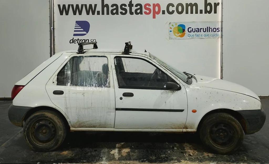 Ford Fiesta 1998/1999 Branco em Casa Branca - São Paulo