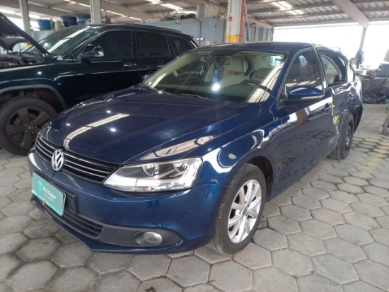 Volkswagen Jetta 2.0 2014 Automático em Tijucas - Santa Catarina