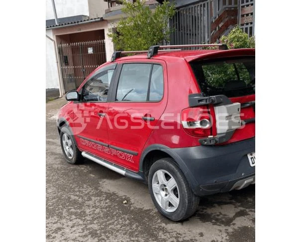 Veículo VW Crossfox 2007 vermelha em Cotia/SP em Cotia - São Paulo
