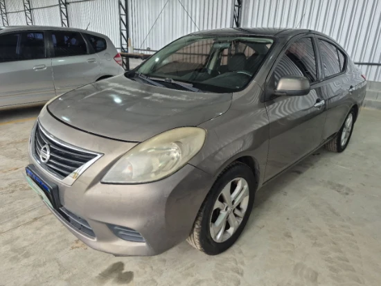 Nissan Versa 16SV 2014 1.6 Automático? em Suzano - São Paulo