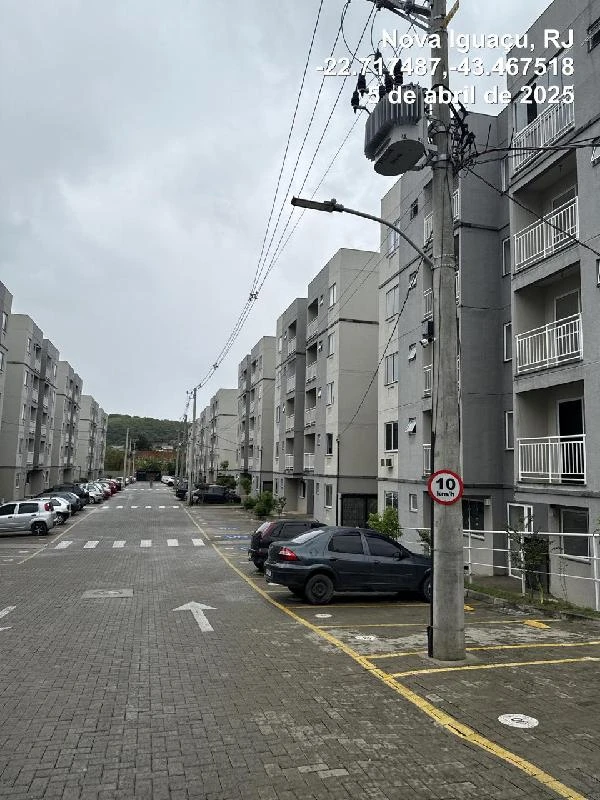Apartamento em condomínio residencial com área privativa e entrada pela Estrada Velha de Santa Rita