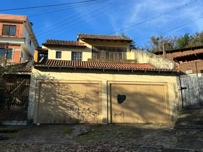 Casa com 12m de frente em Jardim Itu, Porto Alegre/RS em Porto Alegre - Rio Grande do Sul